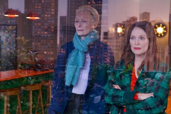 Julianne Moore, derecha, y Tilda