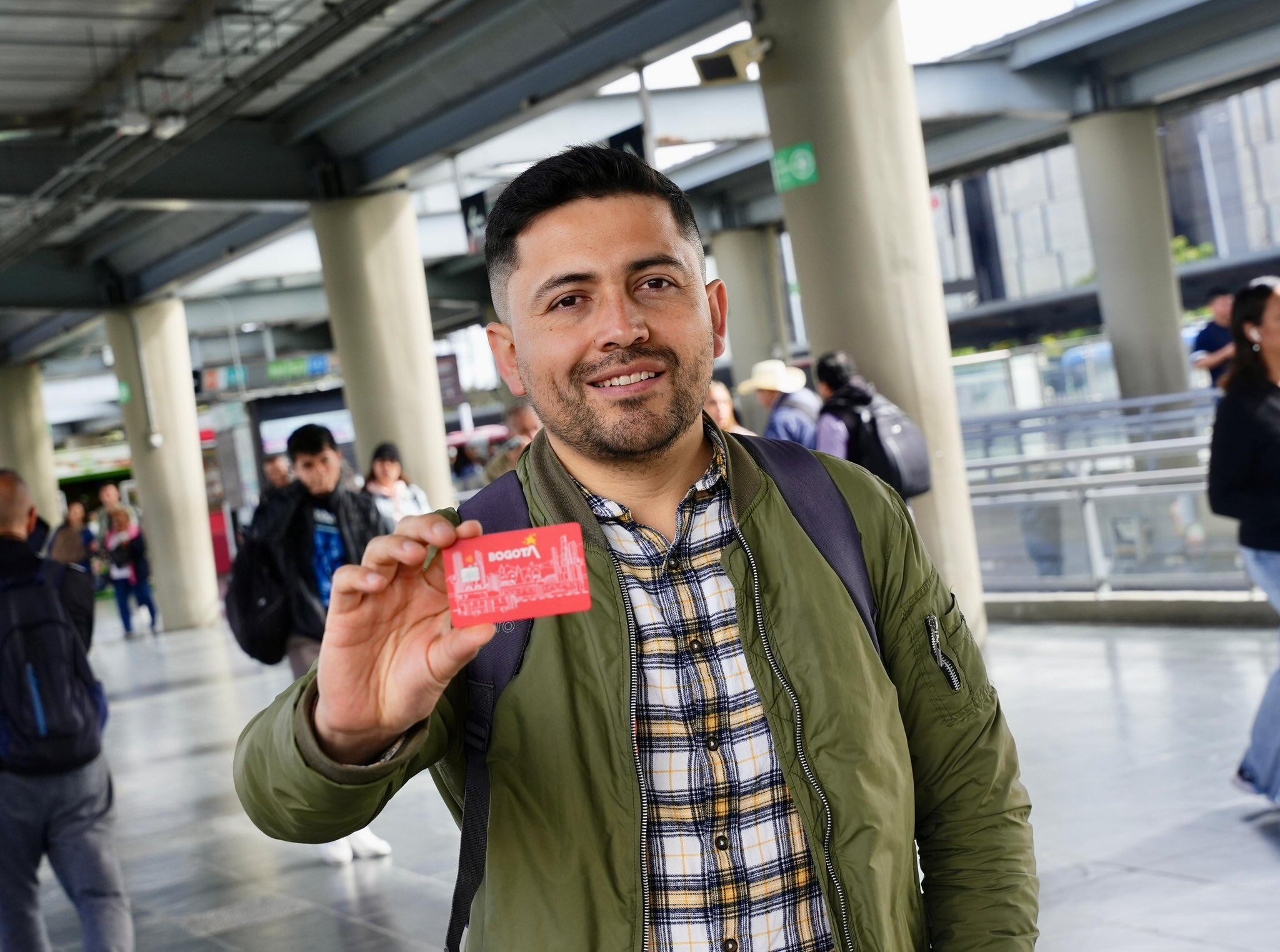 En caso de pérdida, los pasos y el tiempo restante pueden transferirse a una nueva tarjeta, garantizando continuidad del servicio - crédito TransMilenio