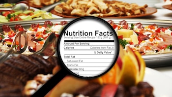 Mexicanos siguen expuestos a ácidos grasos pese a reforma de salud, acusan expertos: qué alimentos superan el límite legal