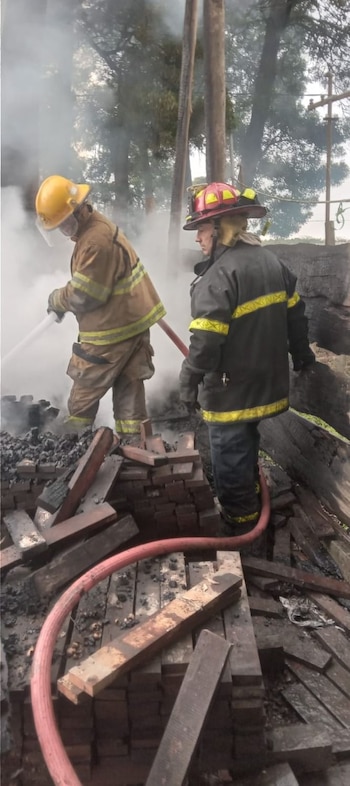 Se incendió una maderera en La Plata y una mujer embarazada tuvo que escapar entre las llamas