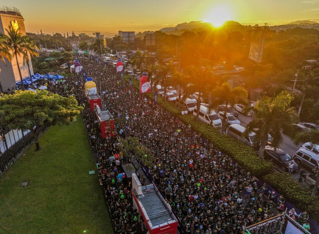 Más de 15 mil personas participaron en la carrera We All Run, realizada este 11 de octubre en San Salvador. (Foto cortesía Secretaría de Prensa)