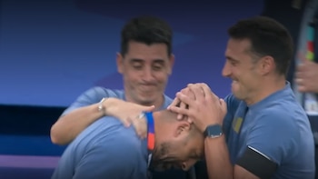 El gesto de Scaloni con Samuel por el gol de pelota parada de Mac Allister y la frase de Messi que lo anticipó