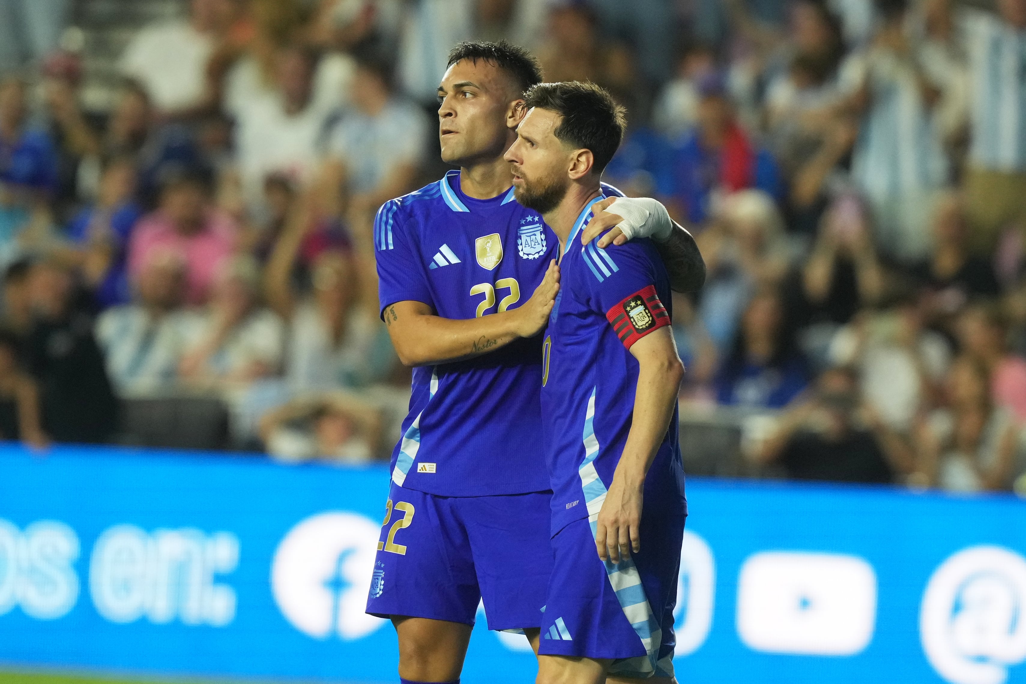 Lautaro sueña con ganar otro título al lado de Lionel Messi (AP Foto/Marta Lavandier)