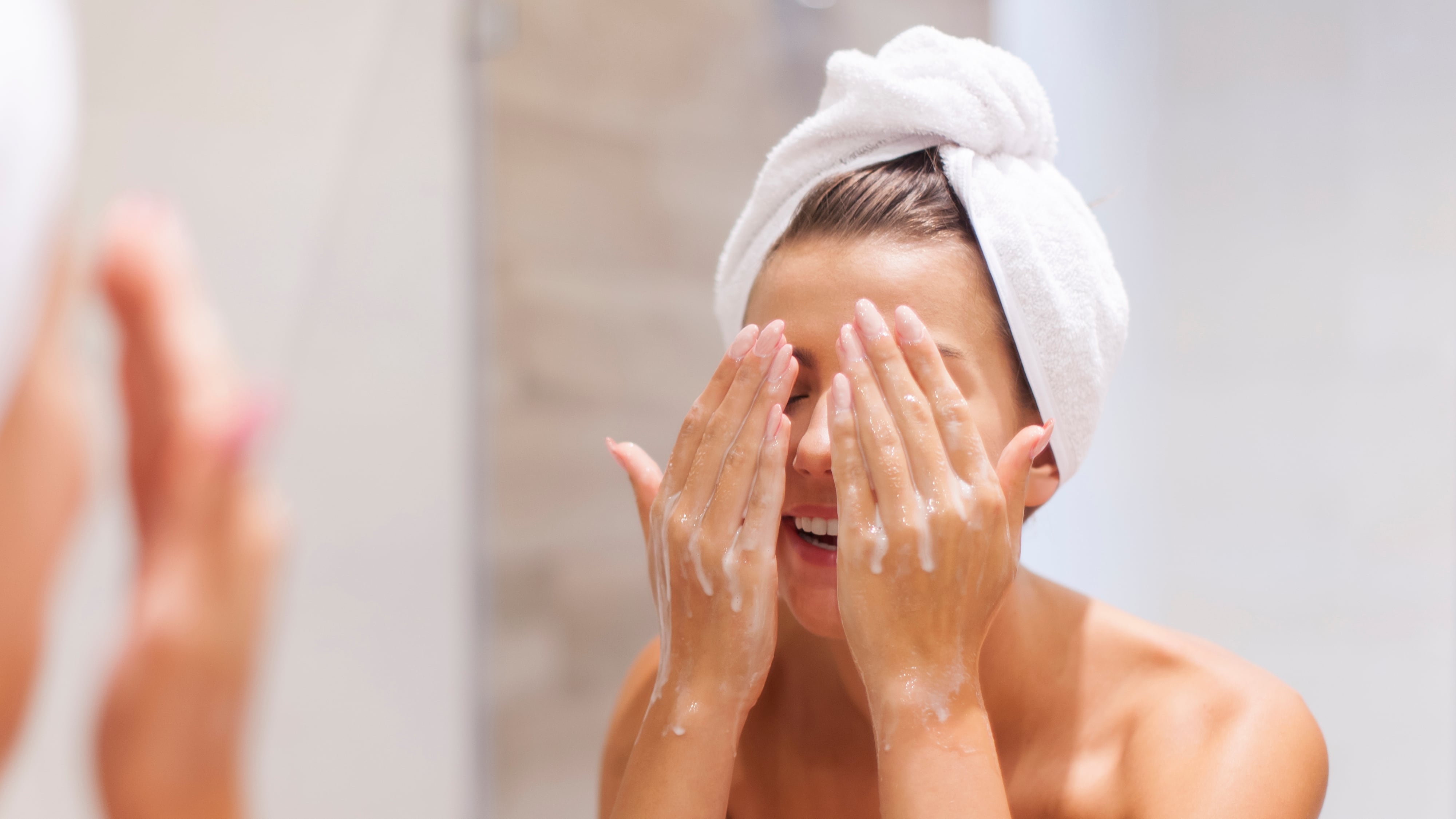 El método casero recomendado por el dermatólogo Simón Scarano ayuda a distinguir entre piel grasa, seca, mixta o normal sin equipamiento especializado - (Freepik)