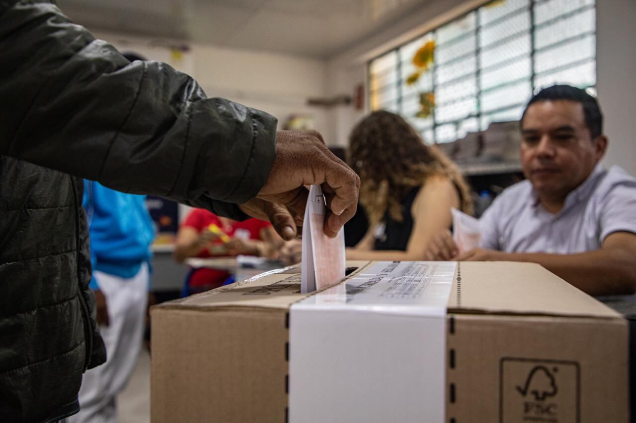 Los puestos de votación fueron reforzados con tecnología biométrica para evitar suplantaciones y fraudes. - crédito Registraduría