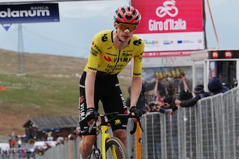 Jonas Vingegaard ganó la etapa en el Blockaus-crédito Gian Mattia d'Alberto/LaPresse vía AP
