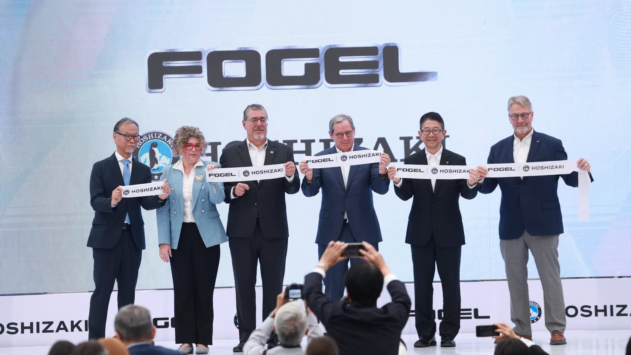 El presidente Bernardo Arévalo inaugura planta industrial Fogel en Villa Canales