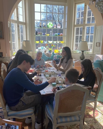 La familia real danesa en el interior del Castillo de Marselisborg durante sus vacaciones (Instagram / @detdanskekongehus)