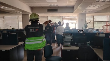 Incendio en Torre Bienestar provoca evacuación y moviliza cuerpos de emergencia en Paseo de la Reforma