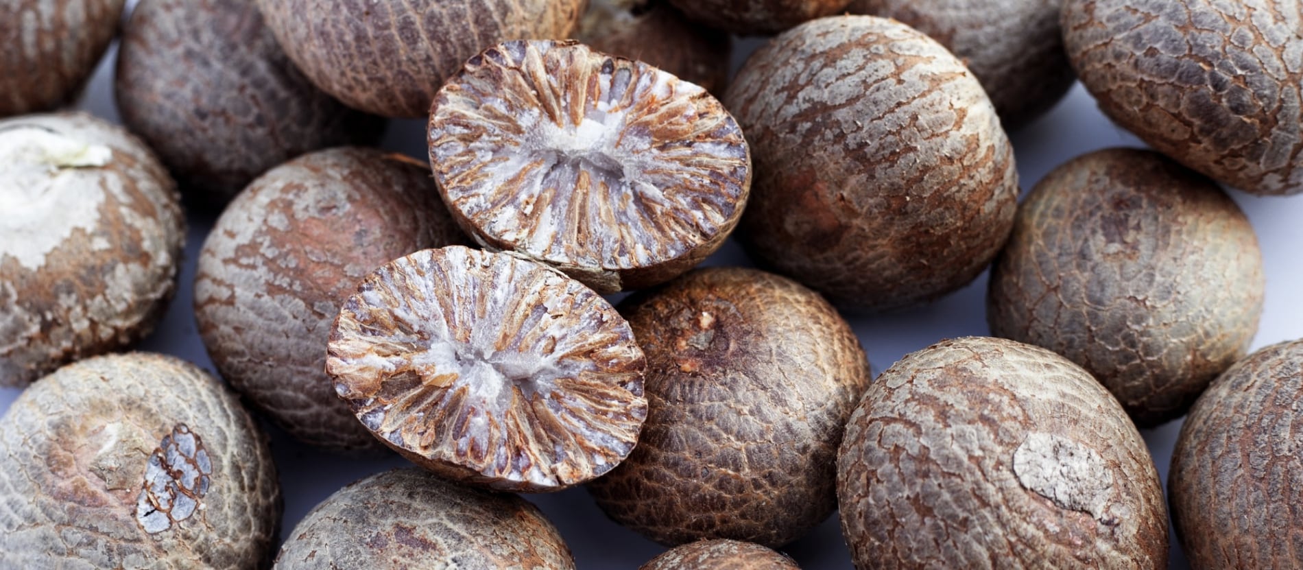 El consumo de nuez de betel induce una sensación de euforia leve y un aumento del estado de alerta, entre otros efectos