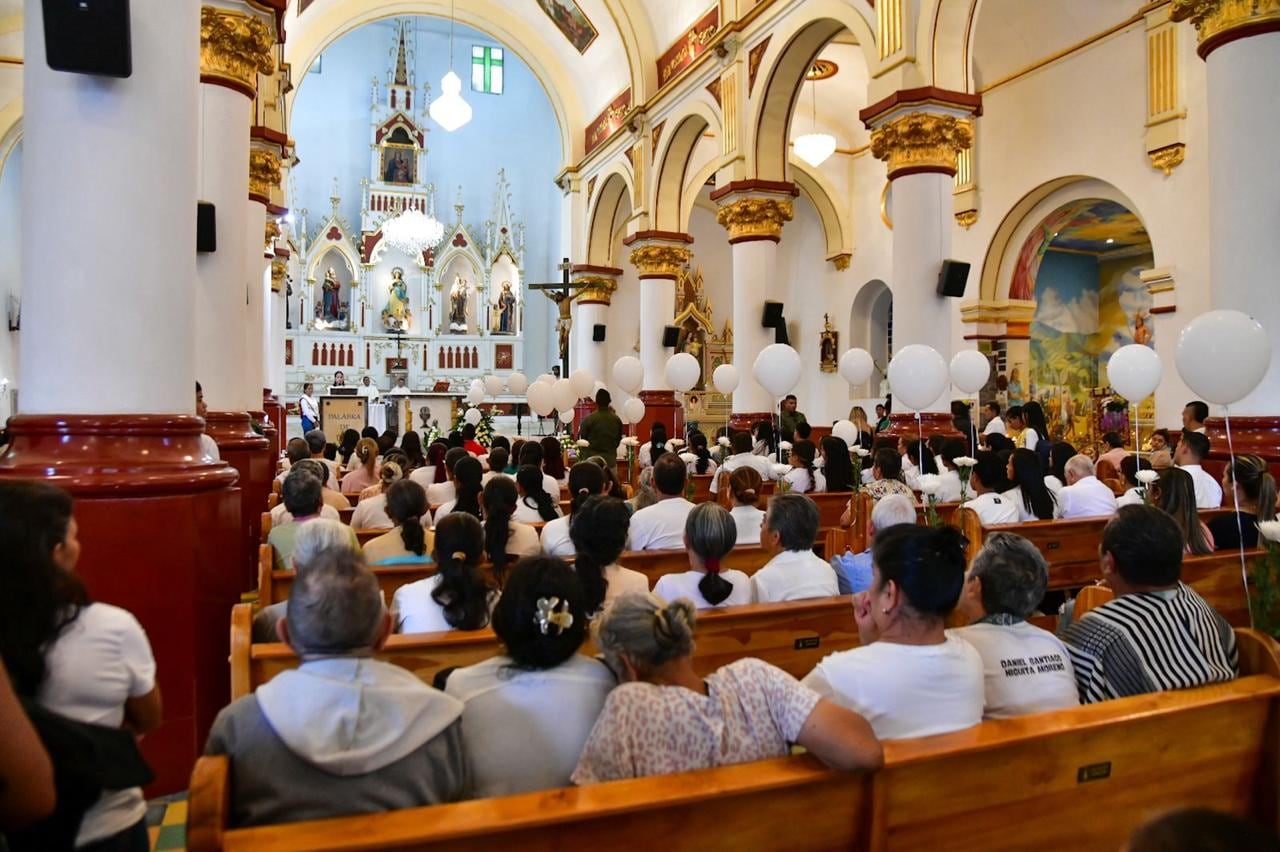 La comunidad llevó a cabo una misa por Michel Dahiana Henao Chavarría, debido a su muerte, que está siendo investigada por las autoridades - crédito Prensa Gobernación de Antioquia