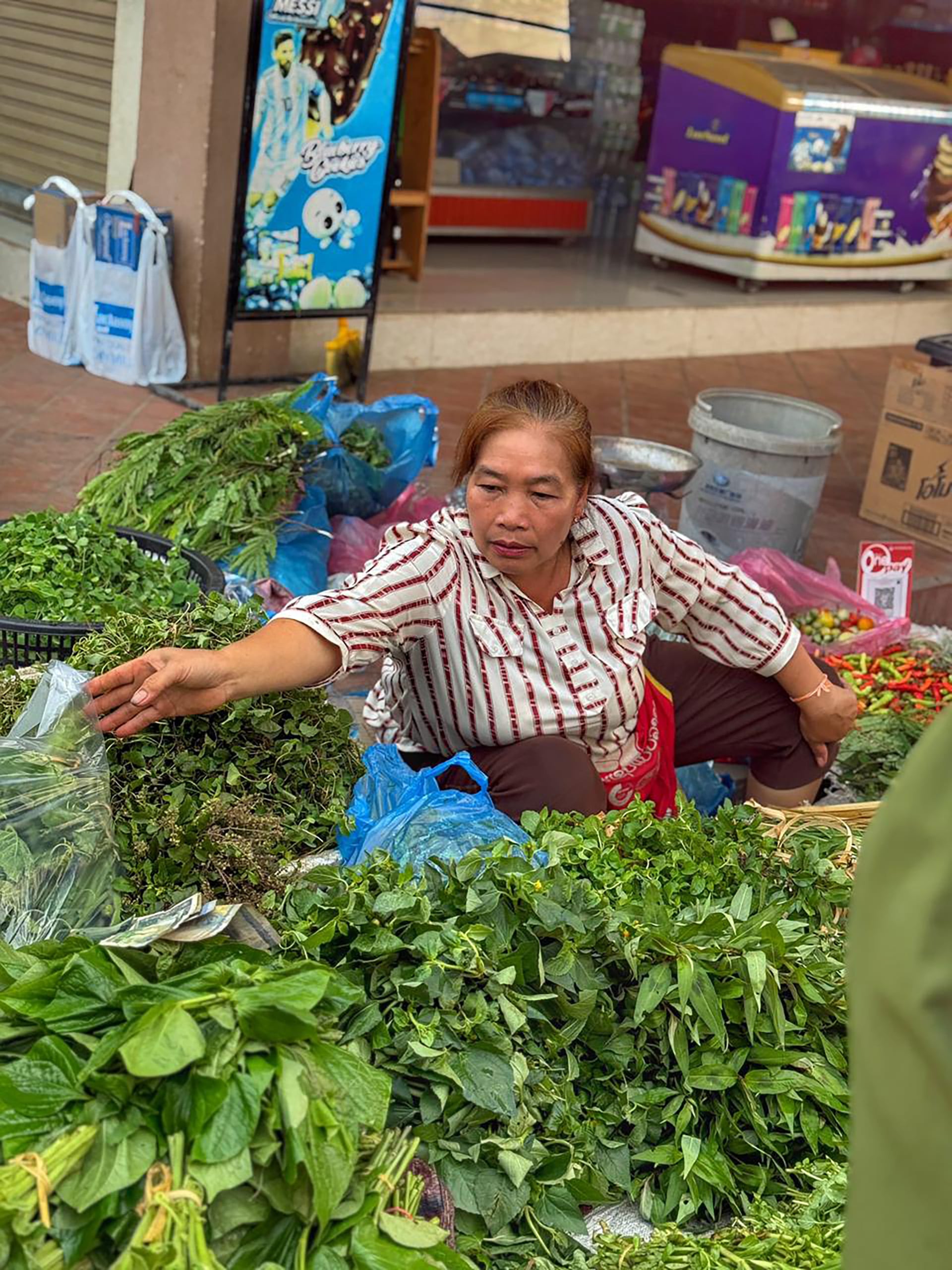 Un mercado con verduras en el centro de Laos (@lanetaenviaje)