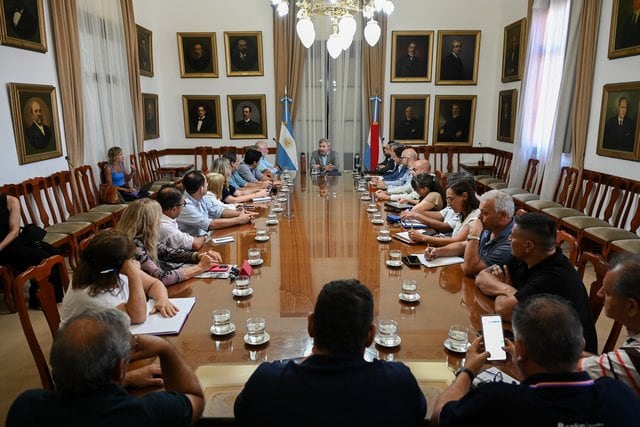 La intención del Gobierno es sostener el 82% móvil y modificar la edad jubilatoria