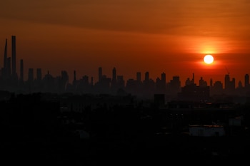 El informe del NYISO detalla que la capacidad de reserva cayó por debajo del 16% recomendado, elevando las alertas sobre la red eléctrica (REUTERS/Kylie Cooper)