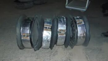 Los neumáticos del automóvil en