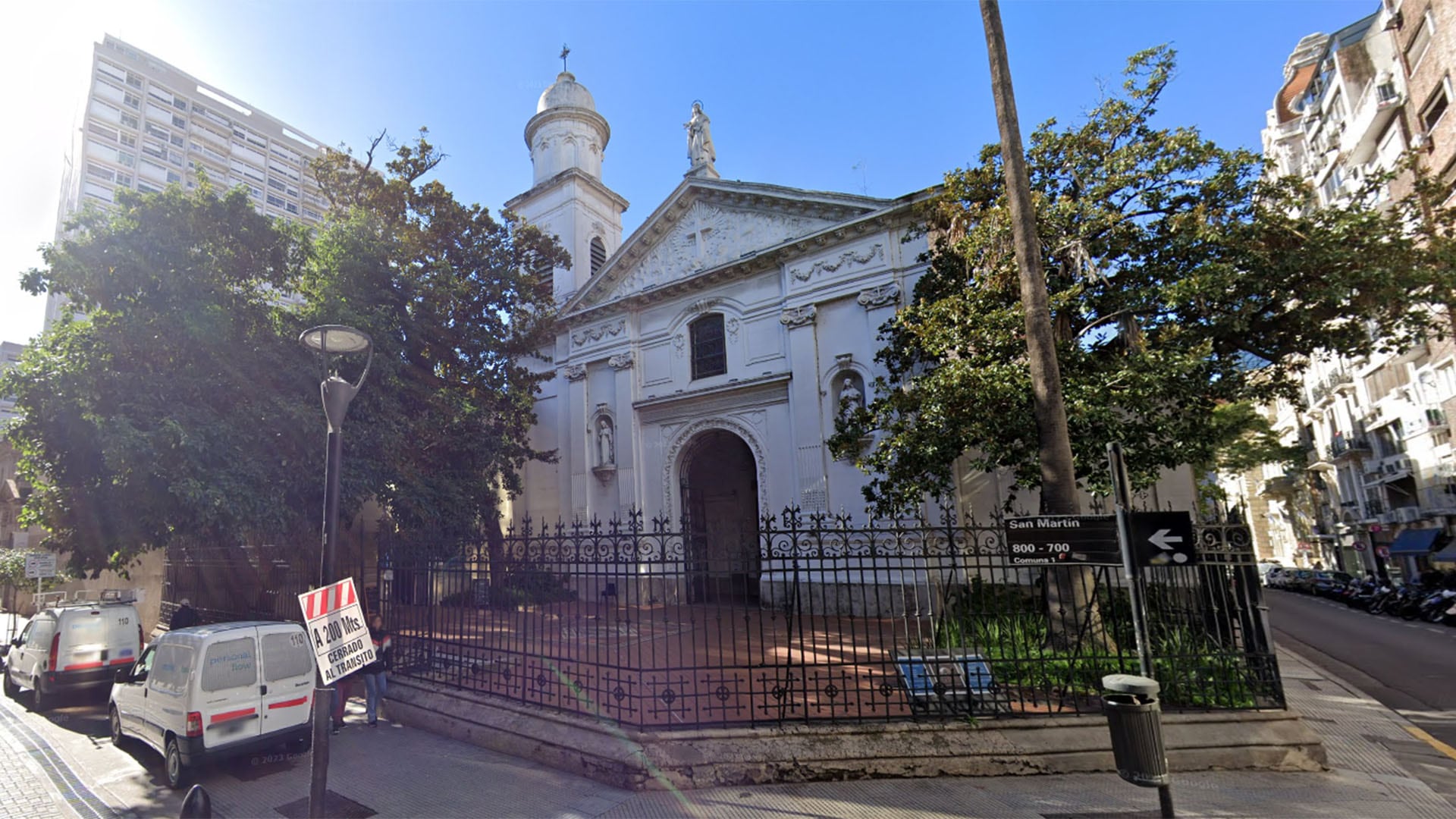 La iglesia dedicada a Santa Catalina de Siena abrió sus puertas en 1745 en la entonces Calle de la Catedral, hoy San Martín