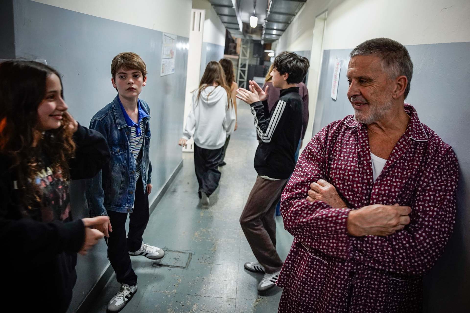 Osvaldo Laport en el back de Billy Elliot en el teatro Ópera ON, entre función y función (Crédito: RSFotos)