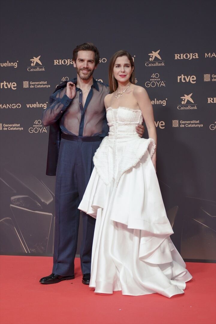 Los actores Marc Clotet y Natalia Sánchezposa en la alfombra roja de la 40º edición de los Premios Goya. (Alberto Paredes / Europa Press)