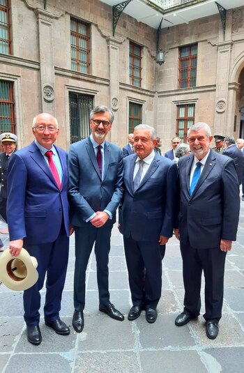 El senador Jean-Pierre Asvazadourian compartió