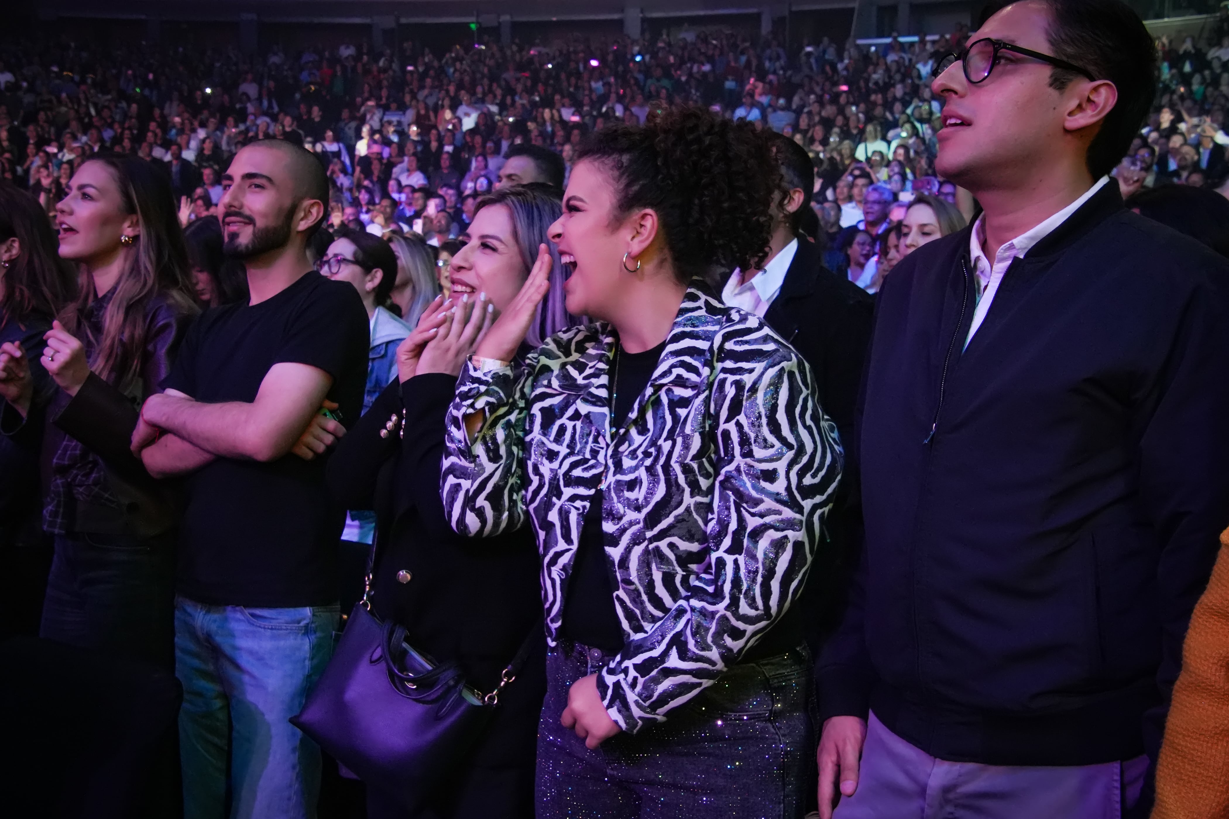 Desde la quinta fila, Lucerito Mijares coreó todas y cada una de las canciones de su ovacionada mamá (Ocesa: José Jorge Carreón)