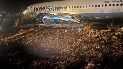 Un Boeing 737 con 85 personas a bordo se salió de una pista en Senegal: hay 11 heridos