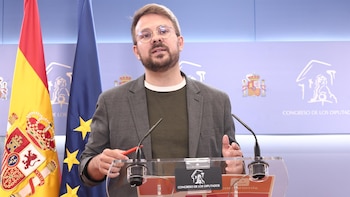 Sumar critica que Sánchez esté "escondido" ante la imputación de Zapatero y exige más explicaciones del PSOE