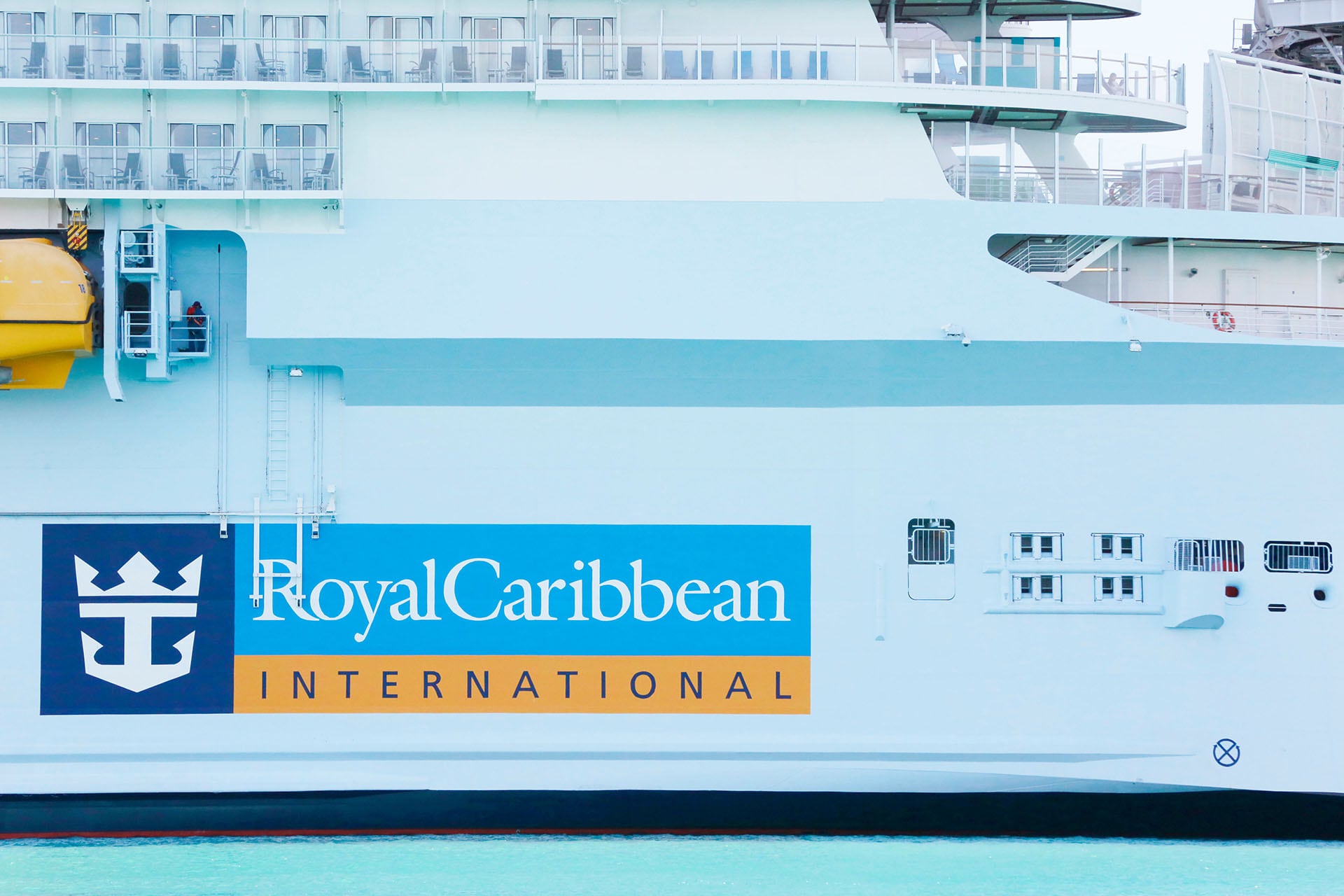 Un crucero de Royal Caribbean International atracado en el Puerto de Miami, el 14 de marzo de 2020. (Foto AP/Brynn Anderson, Archivo)