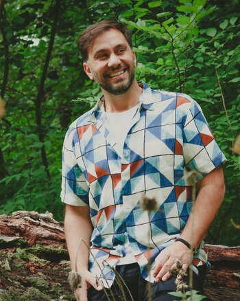 El cantautor argentino preside la