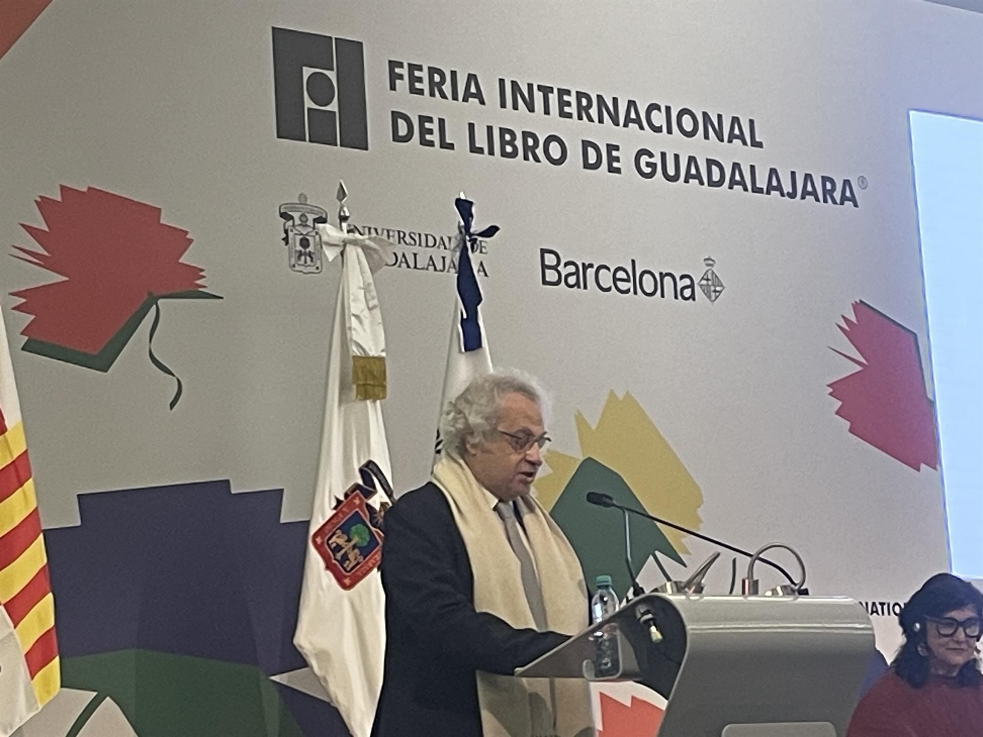 Amin Maalouf recibe el Premio de Literatura en Lenguas Romances de la FIL de Guadalajara