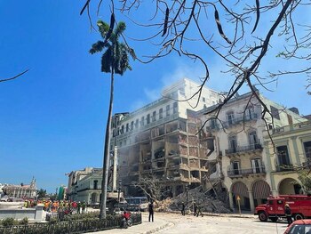 Equipos de rescate trabajan para encontrar y ayudar a las personas que aún están desaparecidas (REUTERS/Alexandre Meneghini)