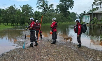 Las autoridades intensifican operativos humanitarios y habilitan albergues ante las condiciones climáticas adversas que afectan principalmente al Caribe y la Zona Norte (Cortesía: Cruz Roja).