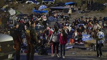 EEUU anuncia restricciones de visados para decenas de personas acusadas de "organizar" caravanas de migrantes