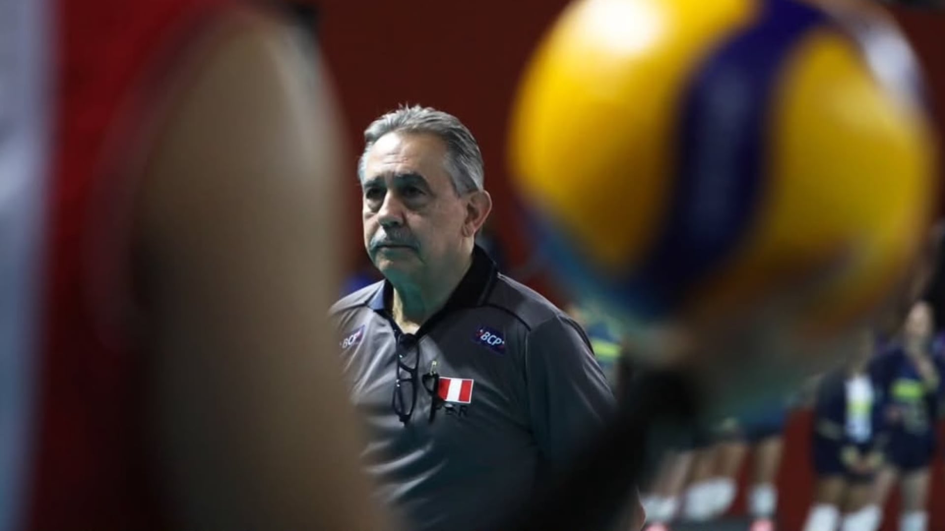 La drástica medida de Antonio Rizola en la selección peruana de vóley: “No nos deja agarrar el celular”