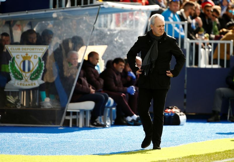 Foto de archivo de Javier Aguirre dirigiendo al Leganés en un partido de la Liga de España. Estadio Municipal de Butarque, Leganés, España. 23 de noviembre de 2019.REUTERS/Javier Barbancho