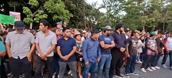 Personas vestidas de civil. (Crédito: captura de pantalla redes sociales)