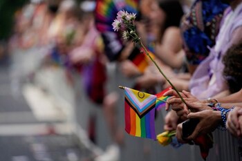La nueva ley en contra de la comunidad transgénero, designa el uso de los baños para hombre y mujere. (REUTERS/Nathan Howard)