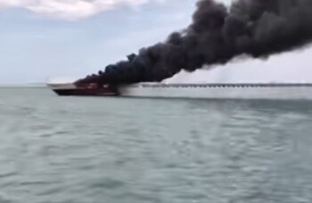 La embarcación turística ardió completamente