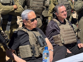 09/09/2026 September 9, 2026, Northern Command, Israel: Israeli Prime Minister BENJAMIN NETANYAHU (L) and Defense Minister ISRAEL KATZ (R) observe operational activity from an IDF observation post on Mount Hermon near the Israeli Syrian border. The high level visit aimed to assess northern border readiness, review force deployment, and receive tactical intelligence briefings on the Syrian sector.
POLITICA
Prime Minister'S Media Ad / Zuma Press / Europa Pr