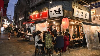 Desperate Restaurants Defy Japan’s Virus