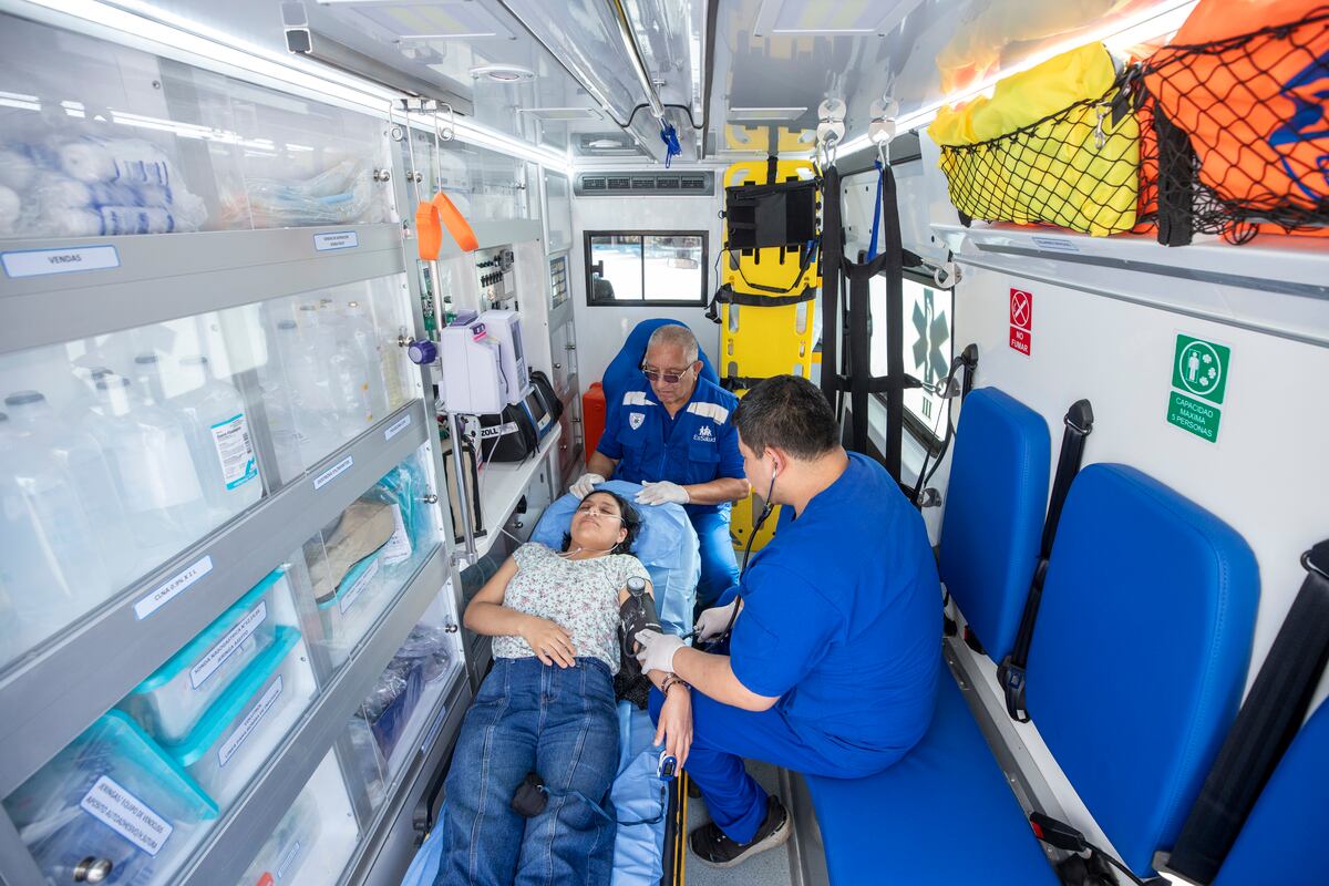 El presidente ejecutivo de EsSalud remarcó que la medida fortalecerá la capacidad de respuesta y atención continua en todos los servicios críticos durante las celebraciones de fin de año. - EsSalud