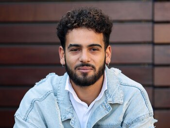 20/09/2017 El apoyo fundamental para Irene Rosales y Kiko Rivera: Manuel Cortés Bollo y su pareja.
MADRID, 18 (CHANCE) Kiko Rivera e Irene Rosales han pasado una semana en la que sus nombres han estado en el candelero por las diversas informaciones vertidas sobre el dj y posibles deslealtades. Ayer se sentó en el Deluxe para aclarar todo y lo cierto es que fue sincero al máximo y habló sin pelos en la lengua... pero ¿quién ha apoyado al dj y a la colaboradora de televisión en estos momentos tan duros para ellos? Como bien sabemos, el hijo de Raquel Bollo, Manuel Cortés tiene una exquisita relación con Kiko y ahora que ha sido padre, pueden quedar todos en familia para pasar el día juntos o simplemente esos ratitos que a todos nos gustan. Pues esto es lo que han hecho Manuel, Junquera, Irene y Kiko, quedar para apoyarse en estos momentos en los que la actualidad han sido ellos y no precisamente por motivos positivos.
EUROPA ESPAÑA SOCIEDAD