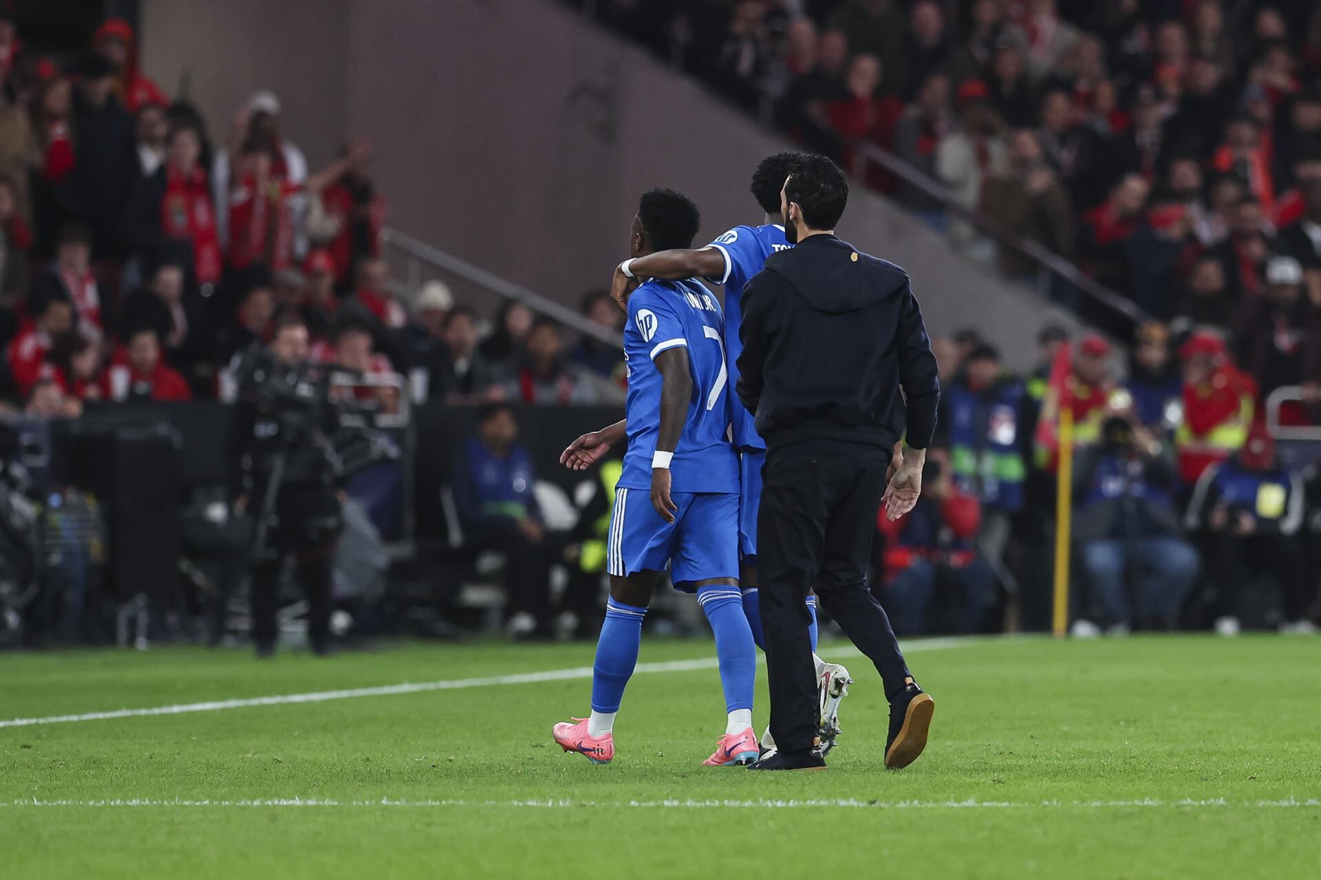 Arbeloa apoya a Vinícius: «Tolerancia cero, no se puede permitir que esto pase en 2026»