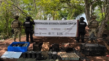 Fuerzas federales decomisan arsenal y desmantelan laboratorio clandestino en Sinaloa