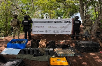 Fuerzas federales aseguraron 172 artefactos explosivos improvisados durante un operativo en Concordia, Sinaloa. (Cortesía)