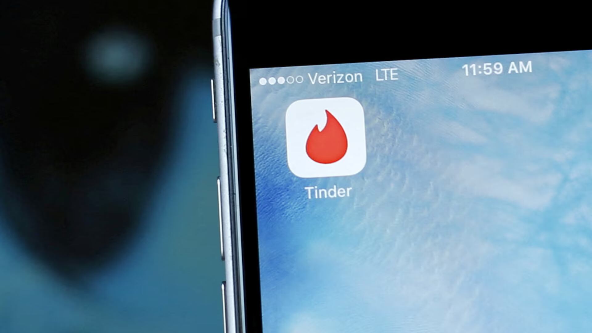 Tinder usará la IA para conocer mejor a los usuarios mediante fotos y preguntas