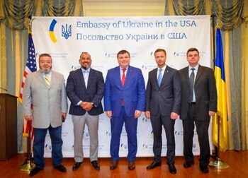 Vladimir Koyfman, a la izquierda,