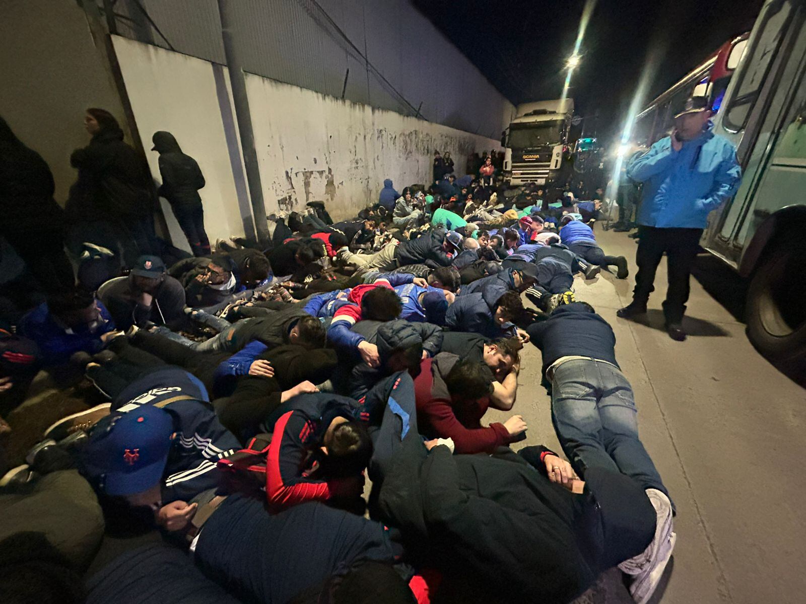 La Policía detuvo a los hinchas de la Universidad de Chile a la salida del estadio