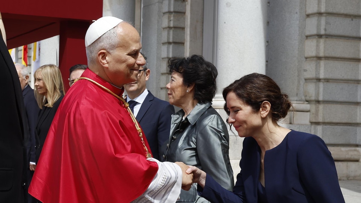 Ayuso critica que el Gobierno "dé la espalda a católicos": "Si fuéramos laicos, renunciaríamos a nuestra herencia"