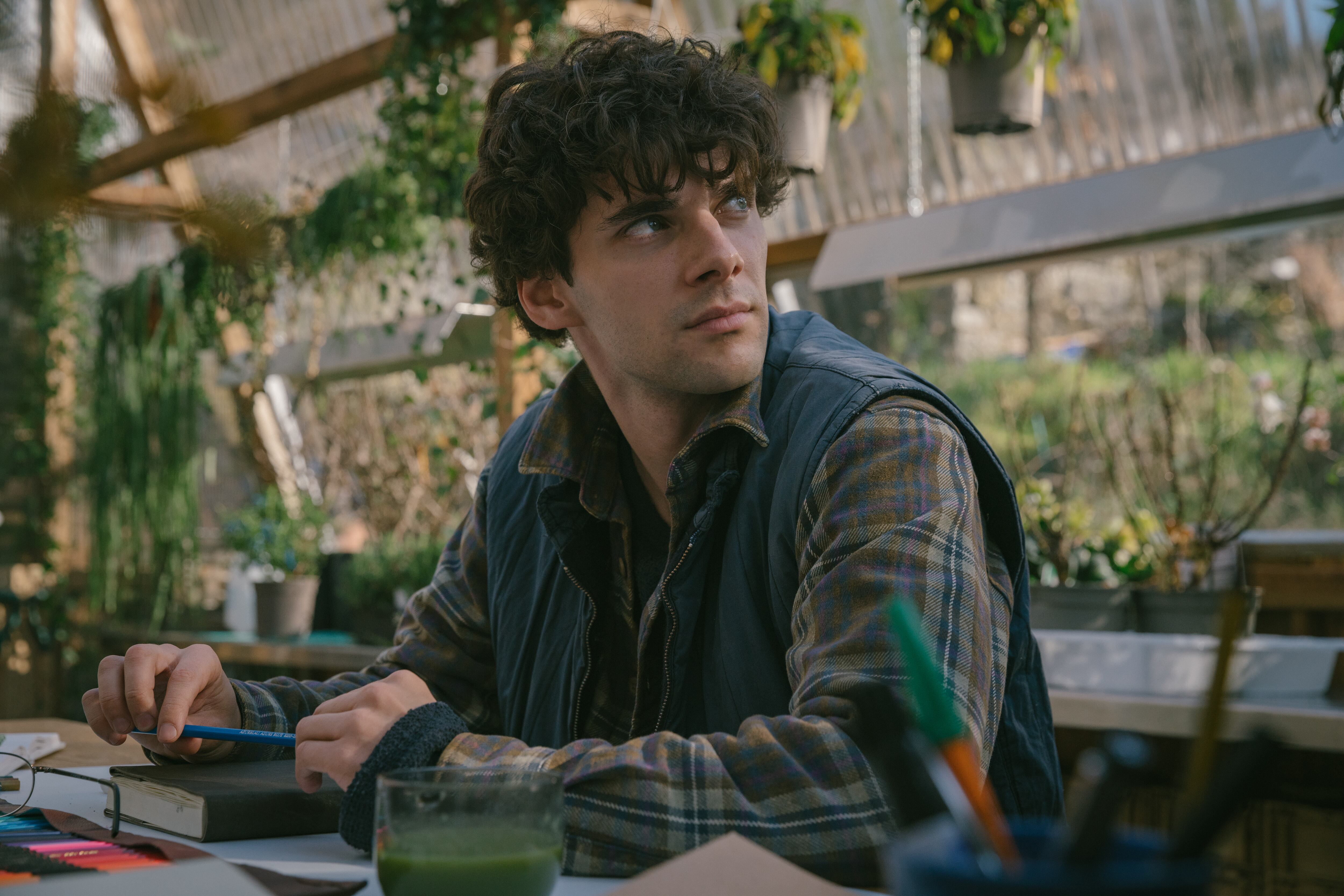 EL JARDINERO. Álvaro Rico as Elmer in episode 02 of EL JARDINERO. Cr. Niete/Netflix © 2024