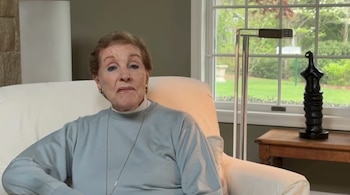 Julie Andrews mandó un mensaje a investigadores, especialistas y pacientes de Parkinson. (Captura de video)